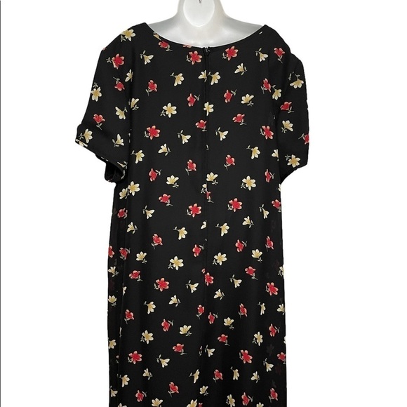 Jeffery & Dara plus size short sleeve floral dress - Picture 4 of 9